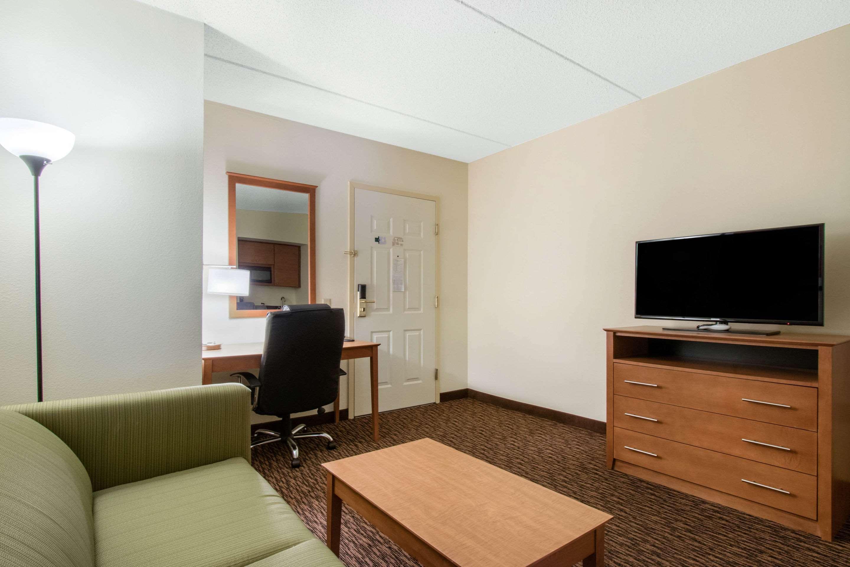 Clarion Hotel & Suites University-Shippensburg Exteriér fotografie