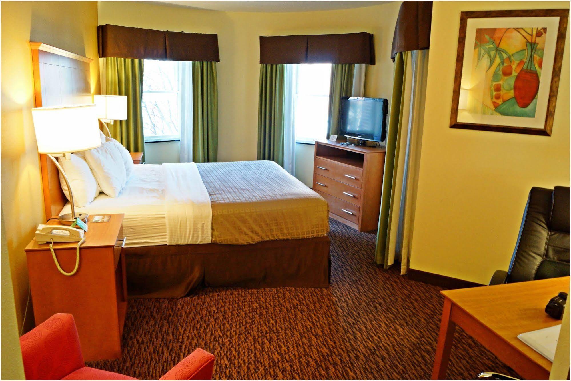Clarion Hotel & Suites University-Shippensburg Exteriér fotografie
